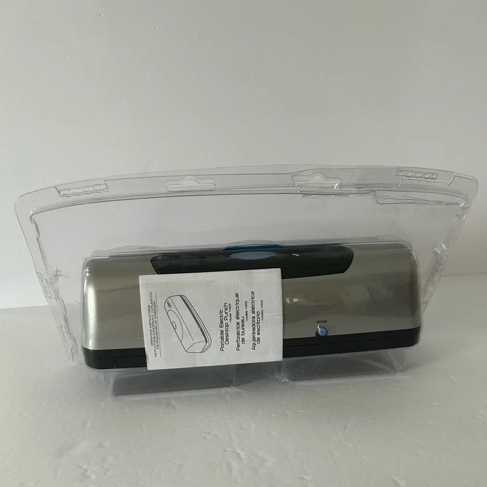 Swingline (2007) Electric Portable Desktop 3-Hole Punch - Batteries Not Included - Picture 4 of 17